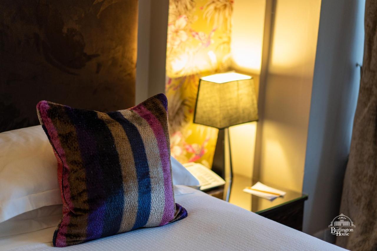 Burlington House Boutique Bed & Breakfast อ็อกซ์ฟอร์ด ภายนอก รูปภาพ A throw pillow