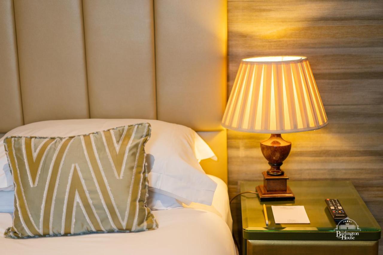 Burlington House Boutique Bed & Breakfast อ็อกซ์ฟอร์ด ภายนอก รูปภาพ A lampshade
