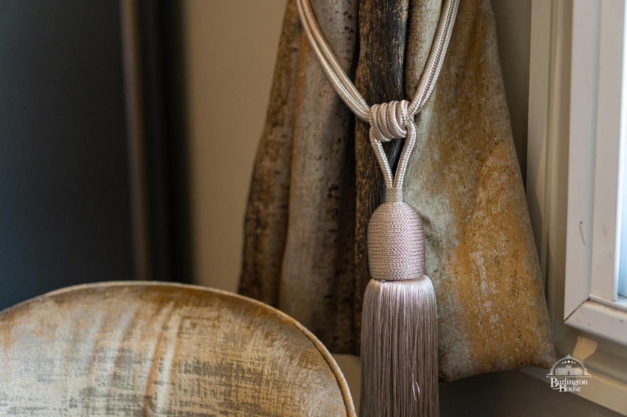 Burlington House Boutique Bed & Breakfast อ็อกซ์ฟอร์ด ภายนอก รูปภาพ A curtain tieback