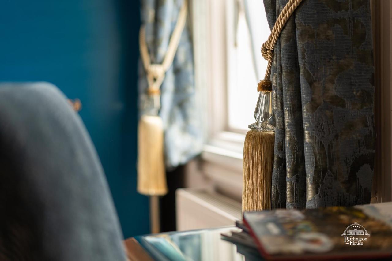 Burlington House Boutique Bed & Breakfast อ็อกซ์ฟอร์ด ภายนอก รูปภาพ A curtain tieback