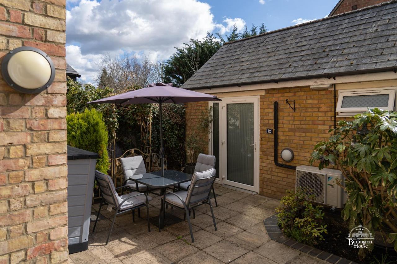 Burlington House Boutique Bed & Breakfast อ็อกซ์ฟอร์ด ภายนอก รูปภาพ The courtyard at the Old Post Office