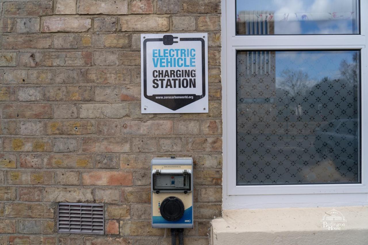 Burlington House Boutique Bed & Breakfast อ็อกซ์ฟอร์ด ภายนอก รูปภาพ Electric vehicle charging station in London