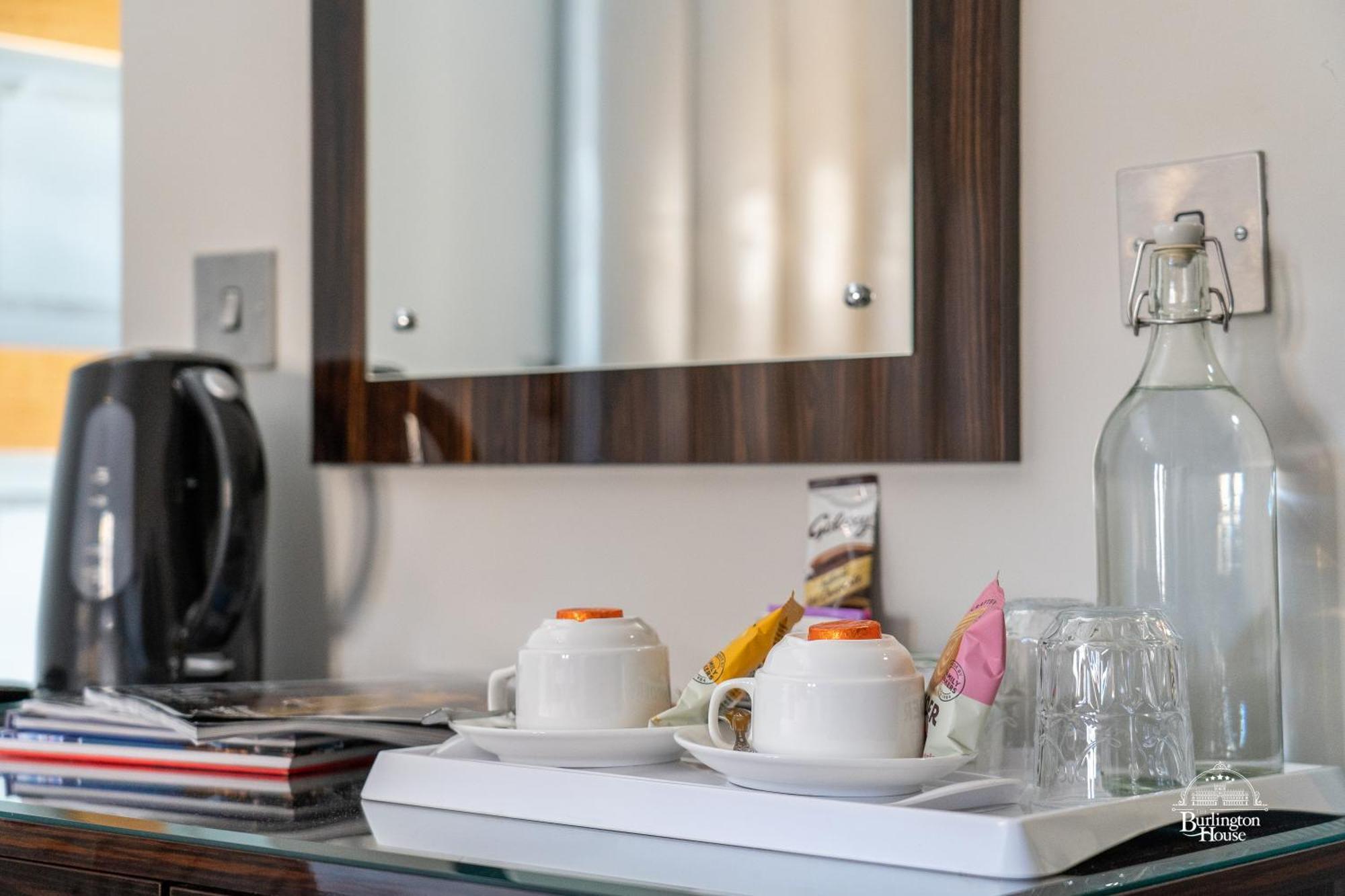 Burlington House Boutique Bed & Breakfast อ็อกซ์ฟอร์ด ห้อง รูปภาพ A hospitality tray in a hotel room