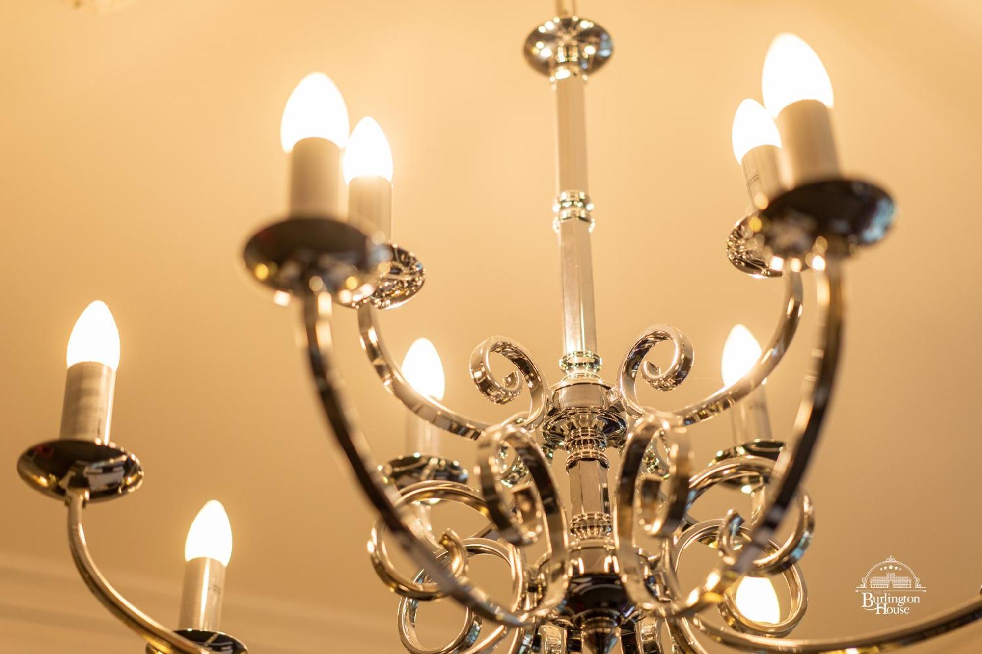 Burlington House Boutique Bed & Breakfast อ็อกซ์ฟอร์ด ห้อง รูปภาพ A chandelier