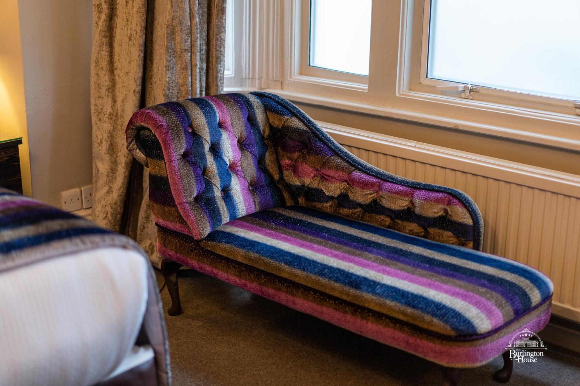 Burlington House Boutique Bed & Breakfast อ็อกซ์ฟอร์ด ห้อง รูปภาพ A modern chaise longue
